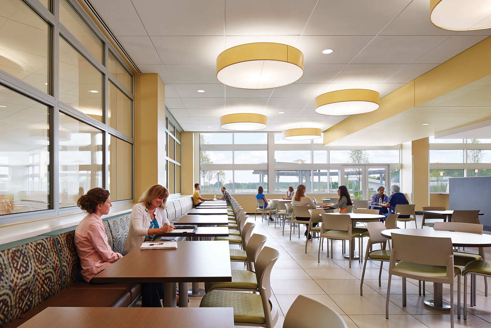 Hospitals take a fresh look on cafeteria design | Health Facilities  Management